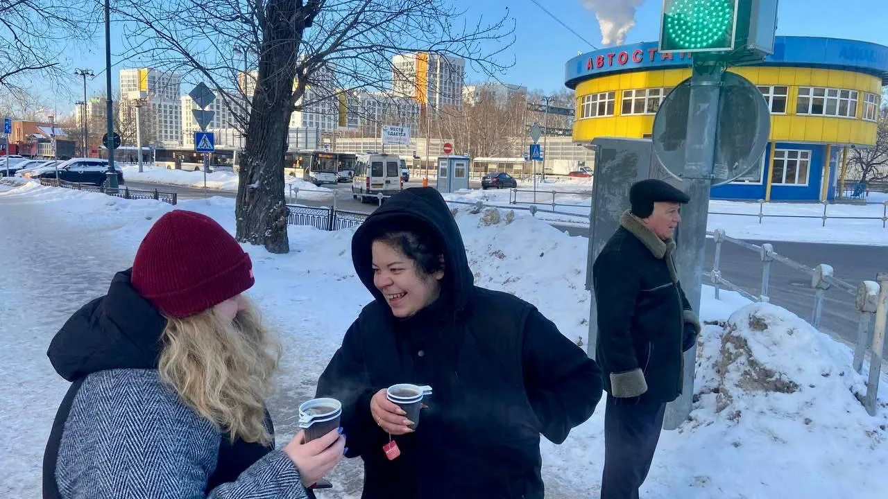 Чай раздавали пассажирам общественного транспорта в Подмосковье на праздниках