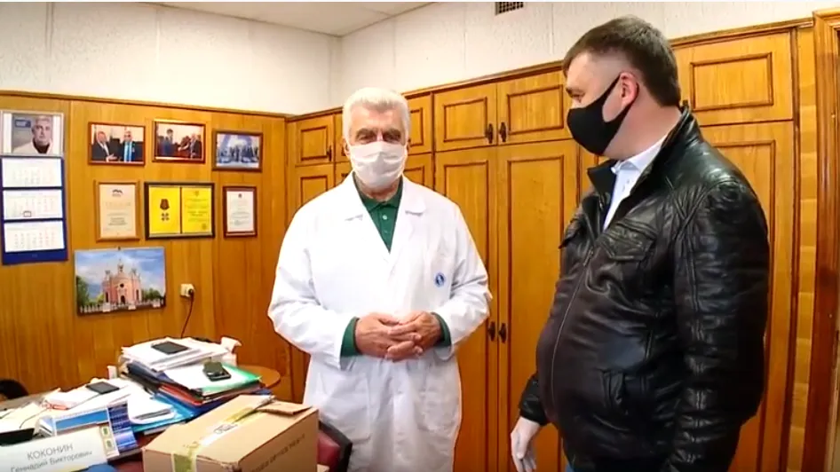 Сотрудники ЖКХ передали врачам Реутова медицинские маски