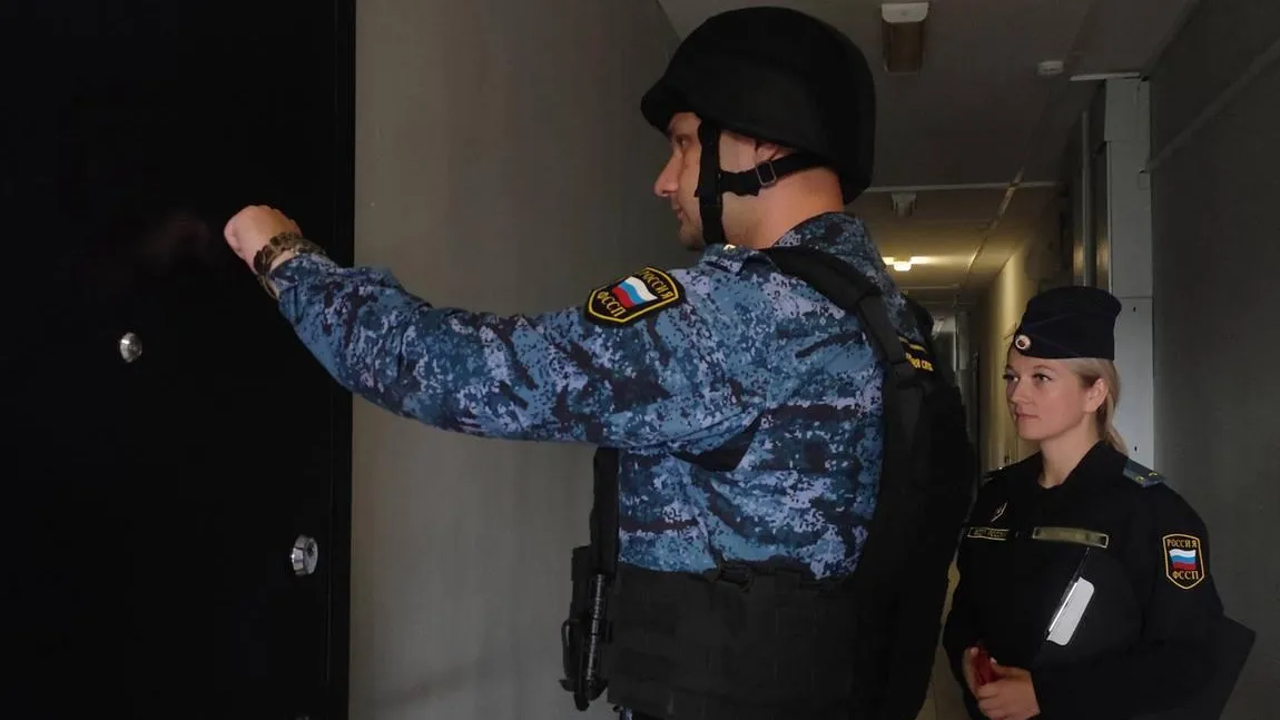 Приставы Подмосковья вернули матери дочь после двух лет розыска