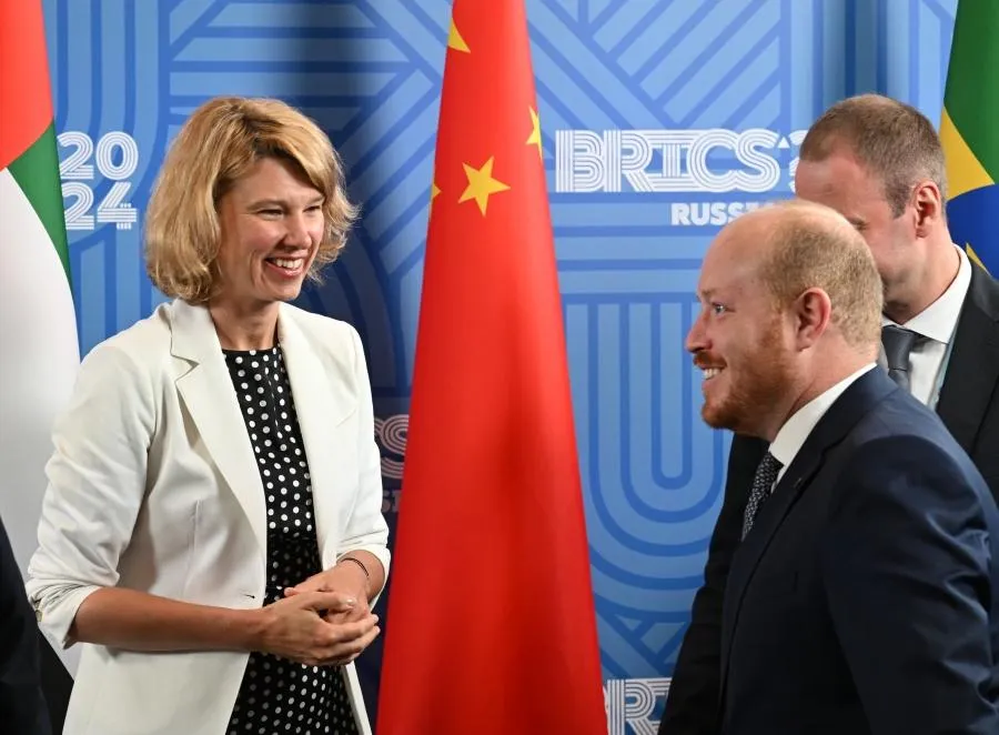 Министр сельского хозяйства РФ Оксана Лут встречает членов делегаций перед встречей министров сельского хозяйства стран БРИКС в Москве.