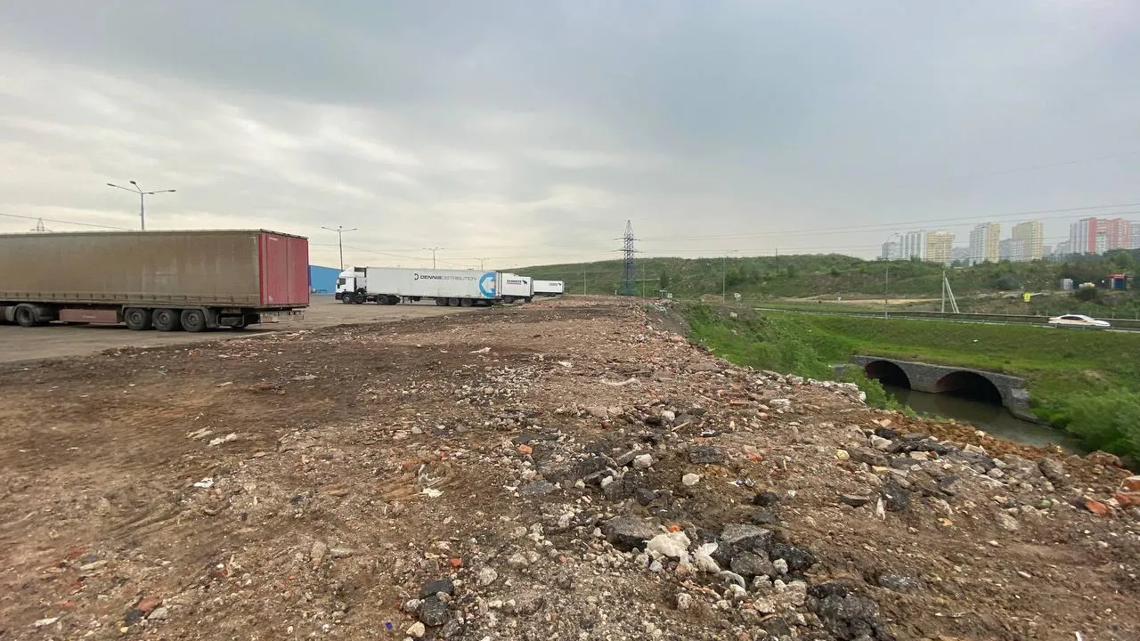 В Ленинском городском округе зафиксирована свалка строительных отходов