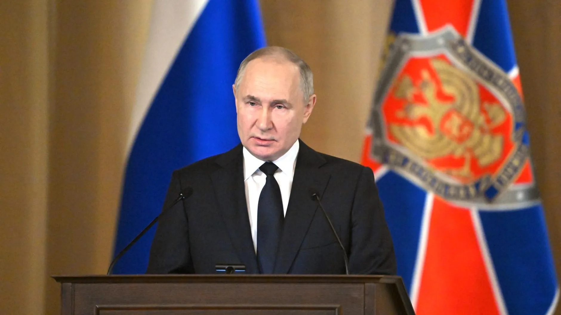 Путин: россияне ждут от спецслужб результативных действий в ответ на вызовы
