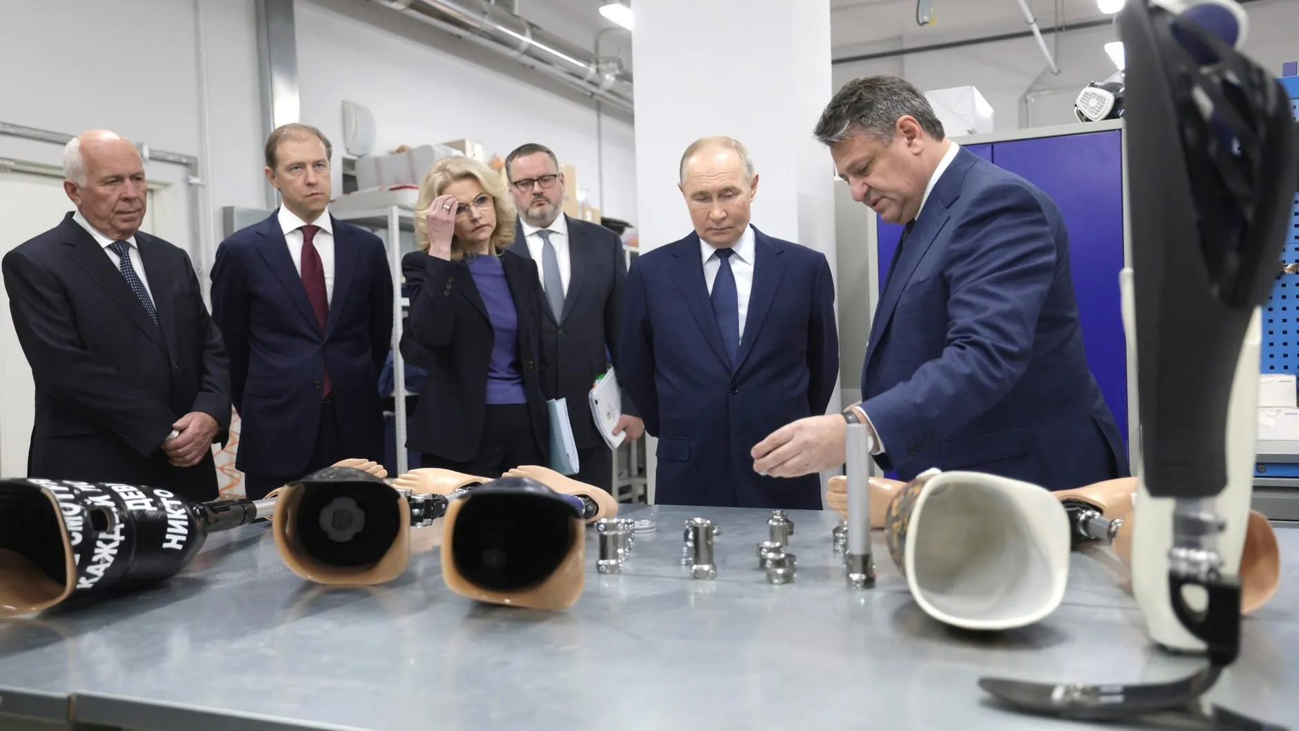 Владимиру Путину рассказали о новейших протезах для участников СВО
