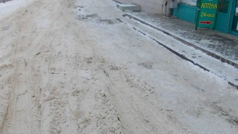 Тротуар на улице Чайковского в Красногорске очистили от снега и наледи