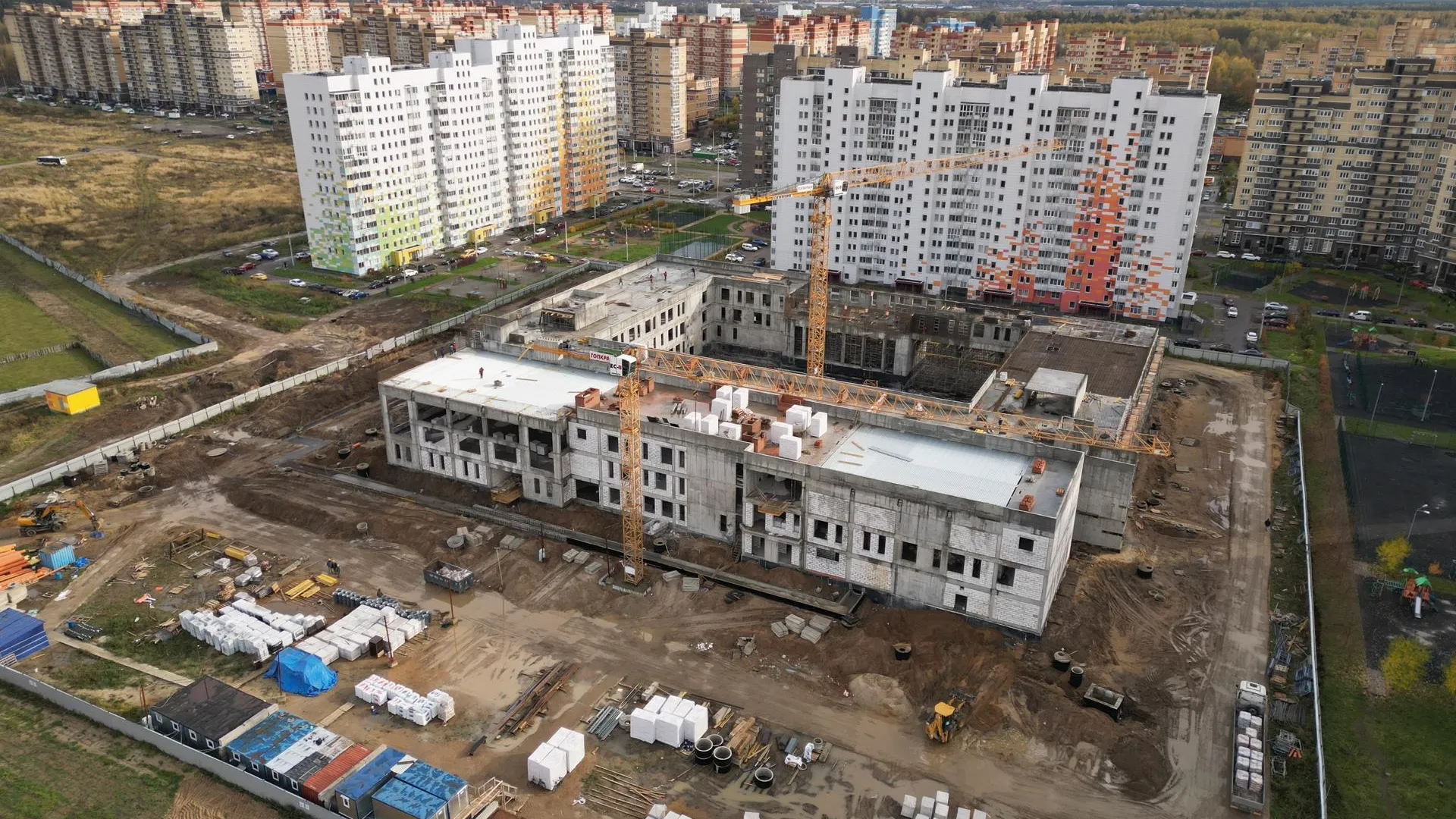 Строительство школы в Лосино-Петровском почти завершено