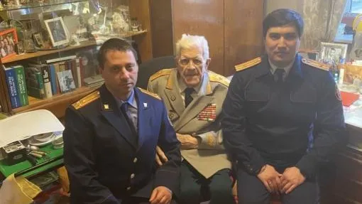 Сотрудники СК навестили 94‑летнего ветерана ВОВ Льва Корзуна из Балашихи