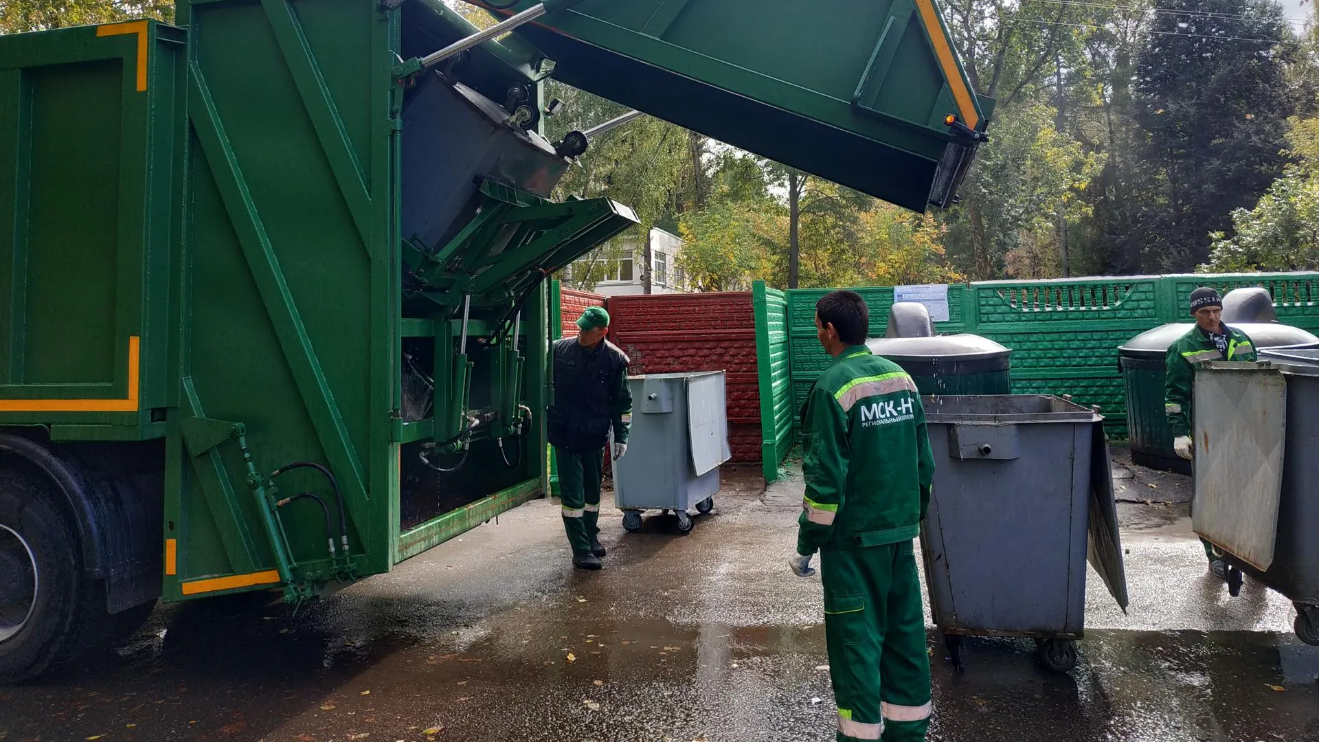 Регоператор помоет около 4 тыс серых контейнеров в Подольске к ноябрю 2019 года