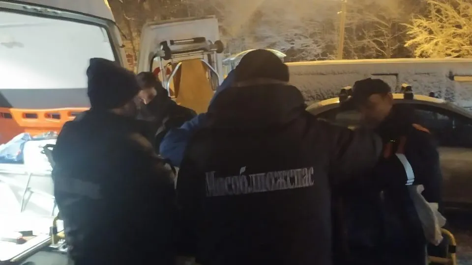 Тяжелобольную женщину спасли из запертой квартиры в Солнечногорске