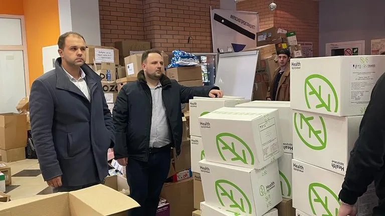Производитель травяных сборов из Красногорска передал беженцам из ДНР 1,5 тыс пачек чая