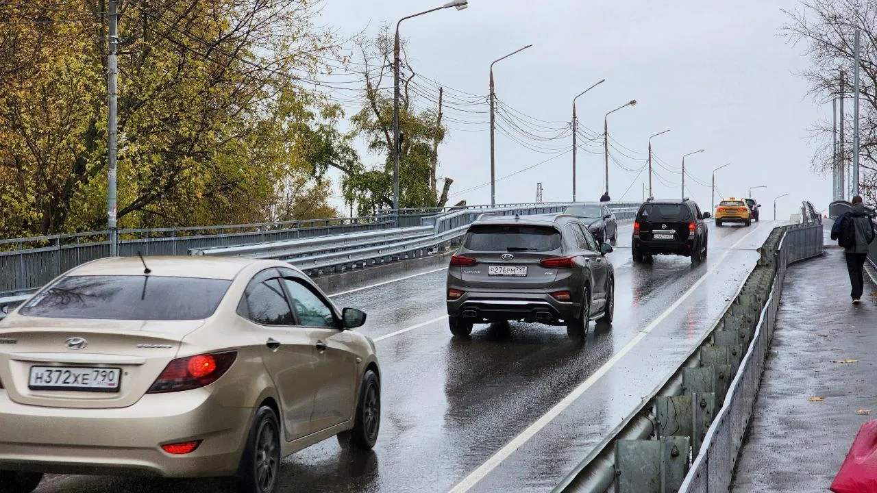 Двухполосное движение возобновлено на мосту через путепровод в Воскресенске