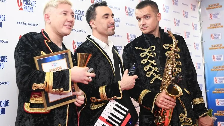 Мемные танцоры Булановой ушли работать к группе «Марсель»