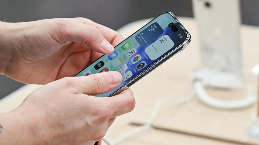Ждать ли запрета iPhone в РФ: эксперт оценил такую вероятность после удаления VK