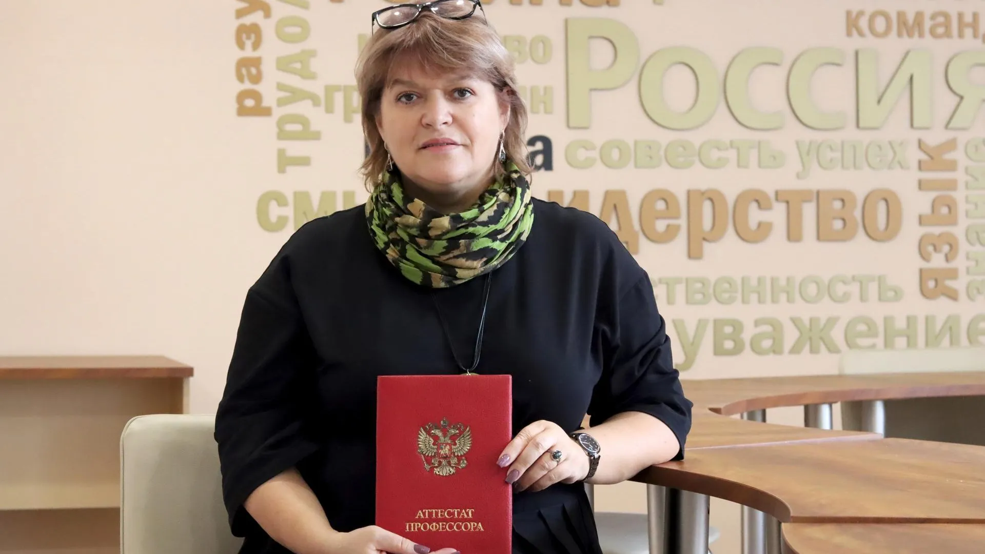Двум педагогам ГСГУ вручили аттестаты о повышении квалификации