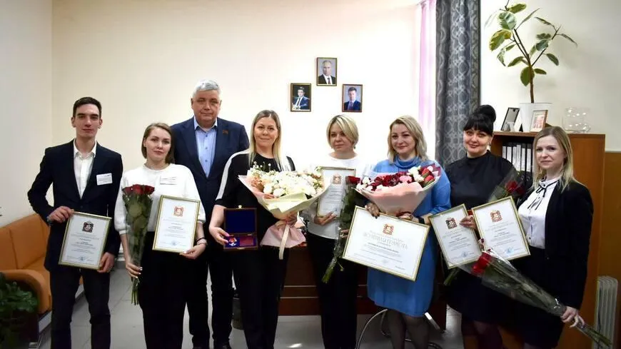 Награды Мособлдумы вручили работникам нового офиса МФЦ Балашихи