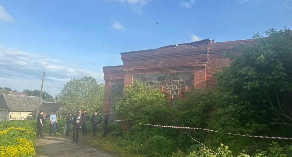 Двух девочек насмерть раздавила бетонная плита под Петербургом