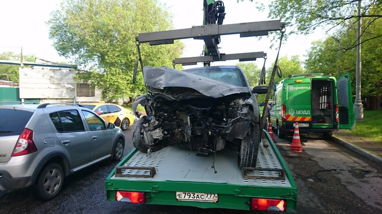 Более 1,5 тыс авто после ДТП бесплатно эвакуировали в Москве с начала года
