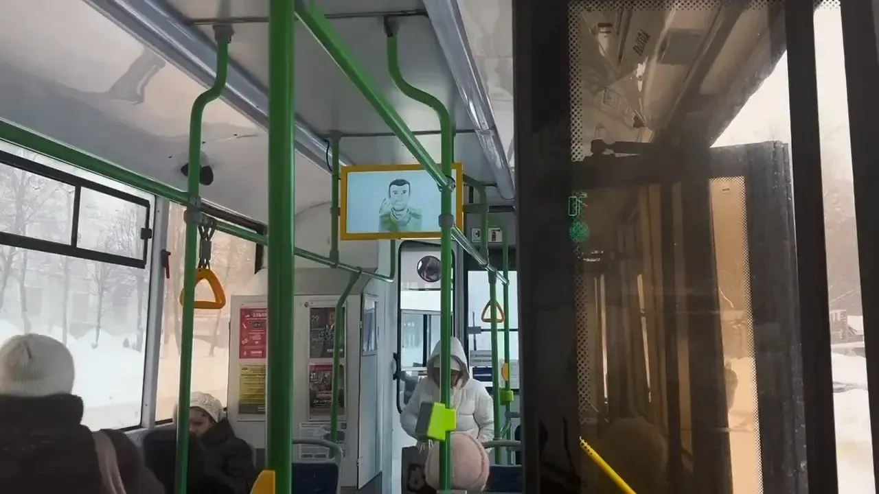 В Подольске в автобусах разместили рисунки детей участников СВО