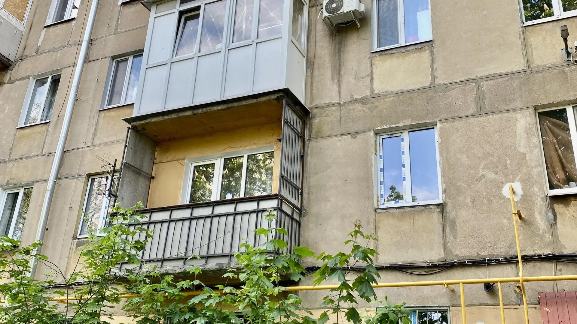 Специалисты Подмосковья продолжают работы по восстановлению домов в Мариуполе