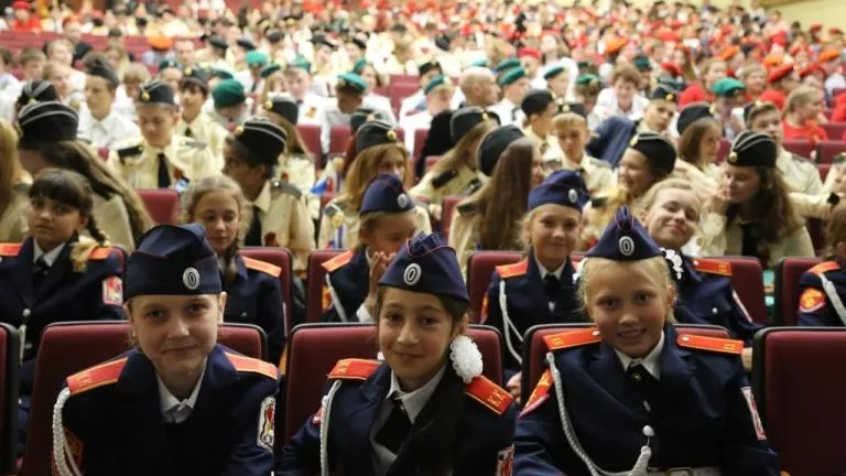 Почти 5 тысяч школьников в Подмосковье летом посетят военно‑патриотические лагеря