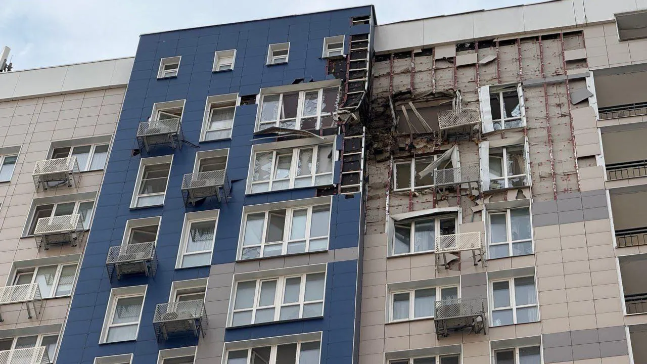 Гладков: при ударе дрона по многоэтажке в Белгороде пострадавших нет