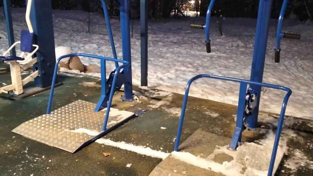 В парках Клина поставили тренажеры для людей с особенностями здоровья