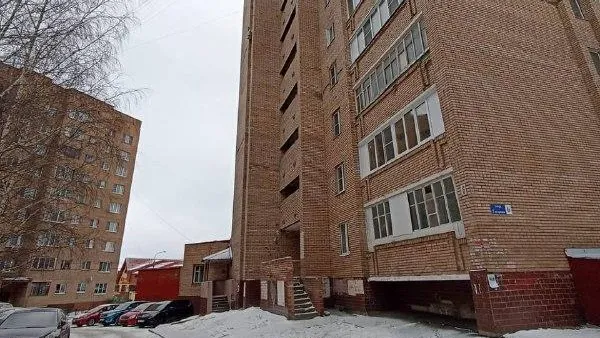 В Клину из окна многоэтажного дома выпала 15‑летняя девочка
