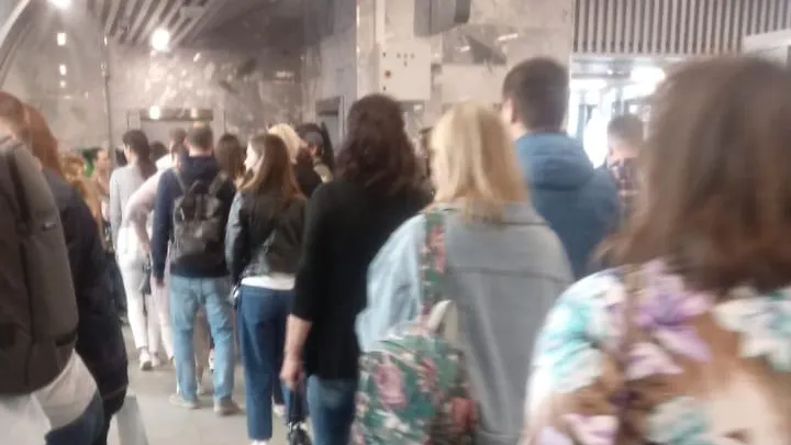 Толпа образовалась на станции МЦД‑2 Нахабино из‑за сбоя на железной дороге