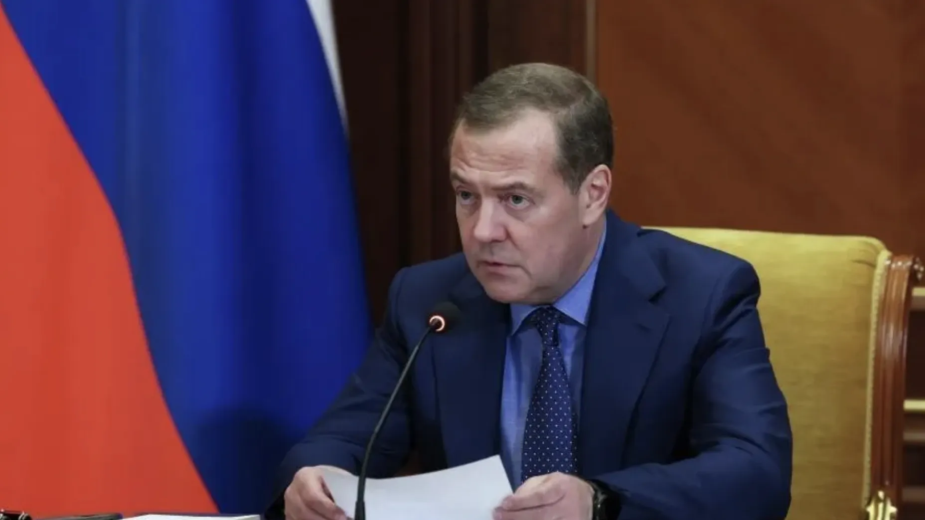Медведев посоветовал ЕС взять пример с США по выходу из конфликта на Украине