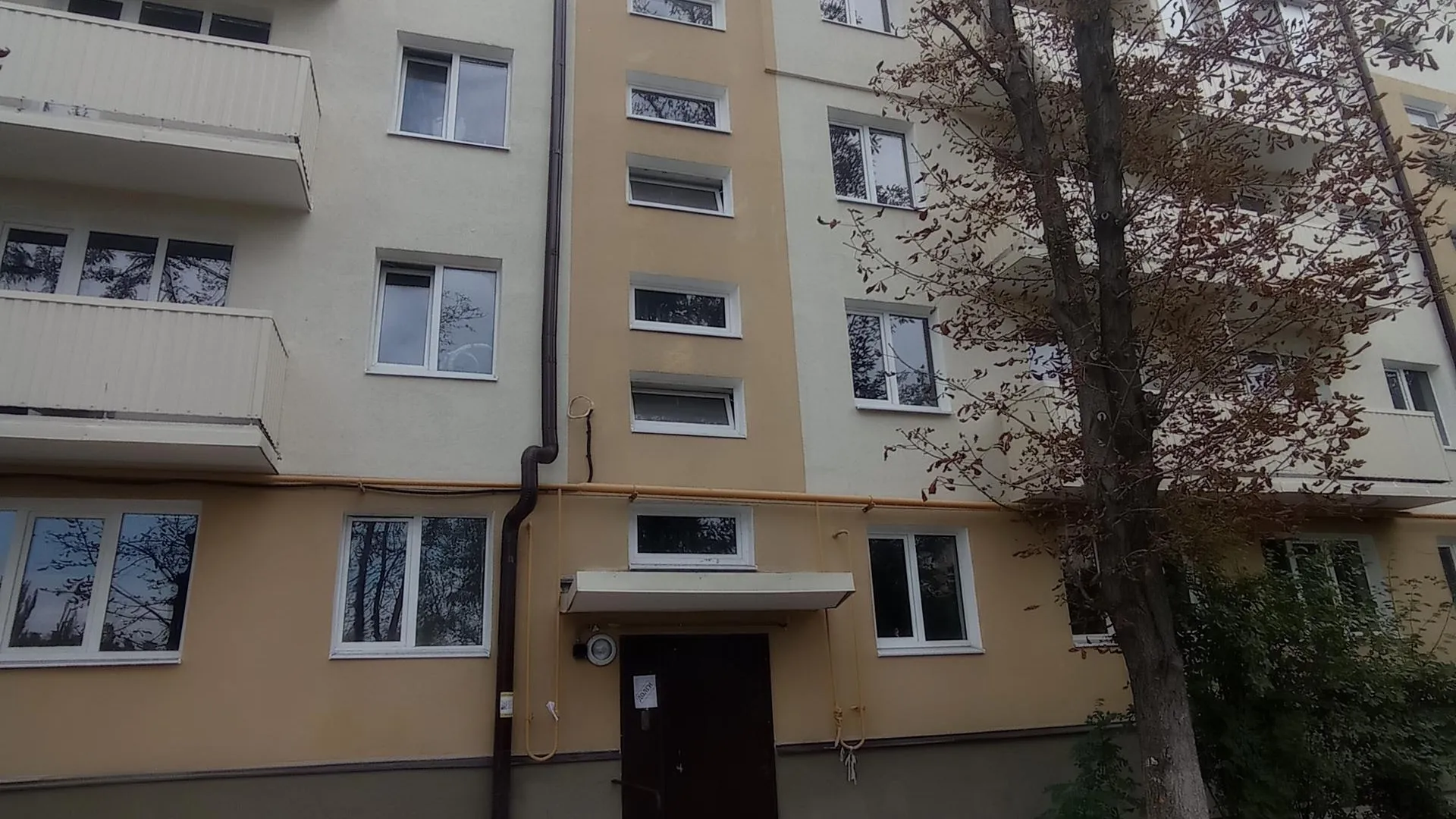 Подмосковные специалисты завершили работы по обновлению дома в Мариуполе