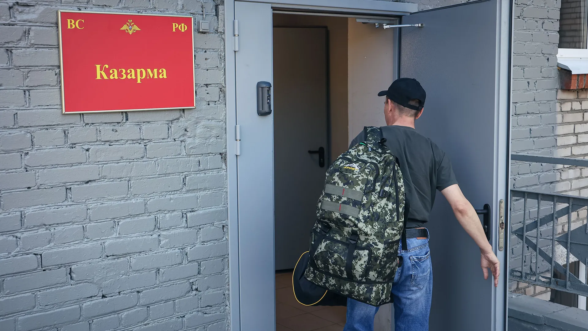 Политолог Лунев: пункт отбора бойцов в Балашихе качественно формирует ряды ВС РФ