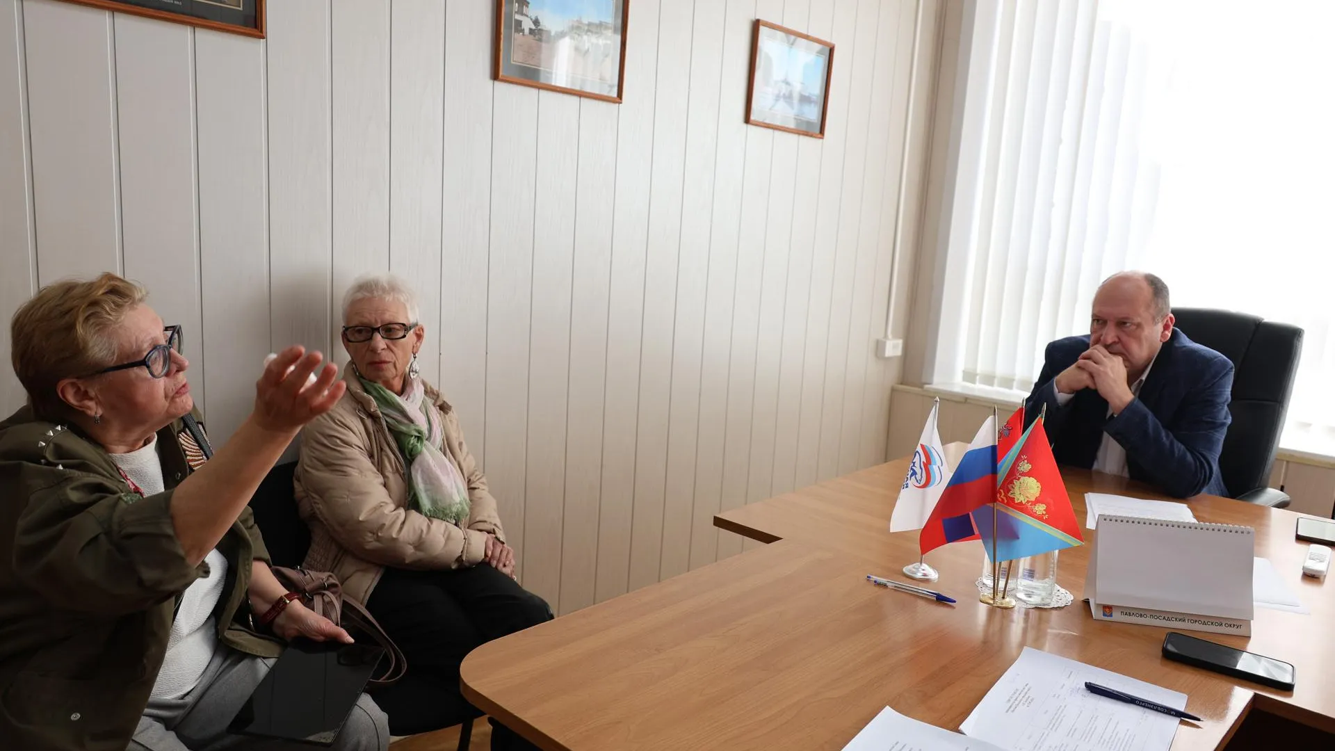 Замглавы Павлово-Посадского округа рассмотрел семь обращений жителей