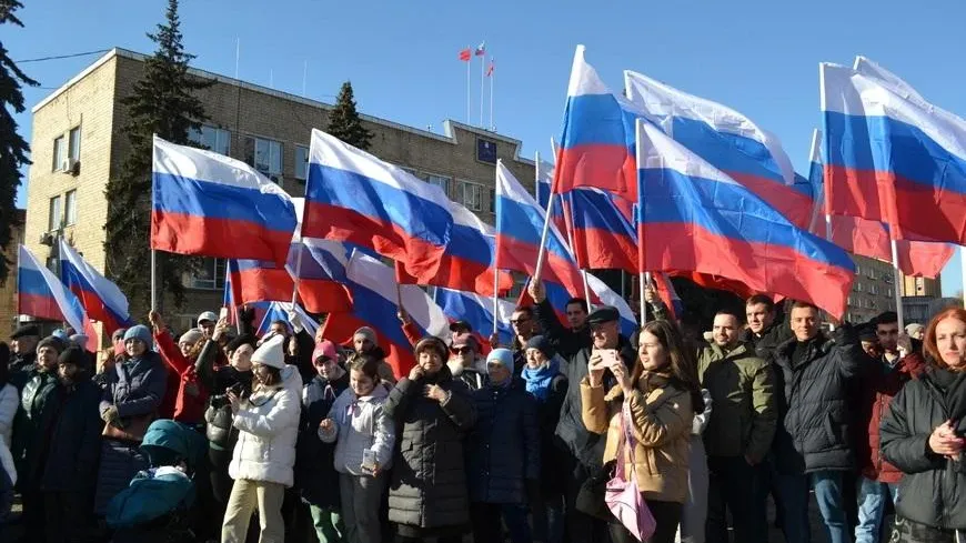 Концертом, флешмобом и автопробегом отметили в Щелкове воссоединение Крыма с Россией