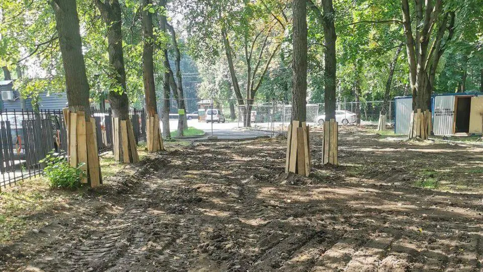 В Видном начали работы по благоустройству сквера на улице Школьной