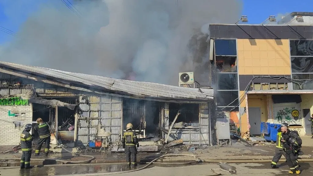 Крупный пожар на рынке в Подмосковье локализовали