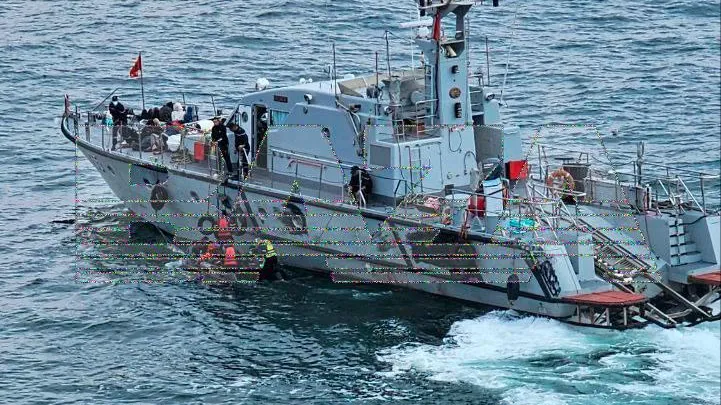 Российские моряки спасли более 50 мигрантов с дрейфующей лодки в Атлантике