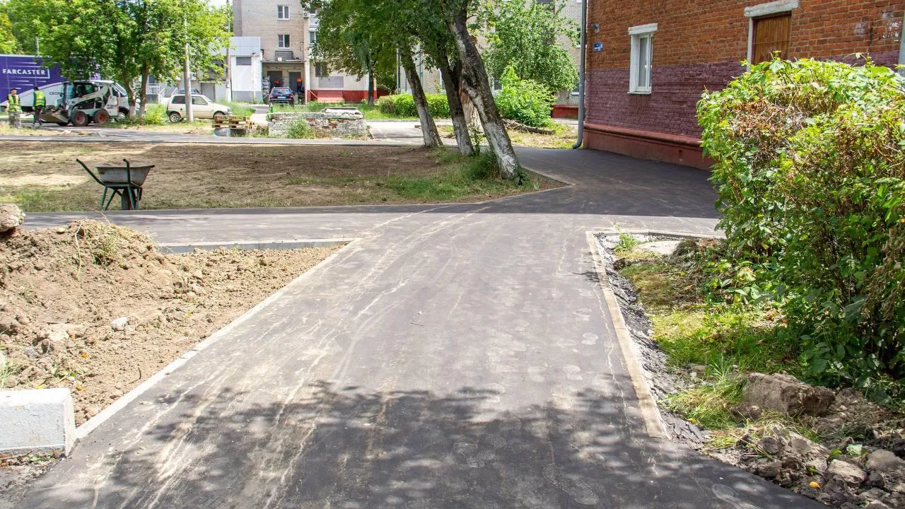 В Подольске на месте тропинок обустраиваются тротуары