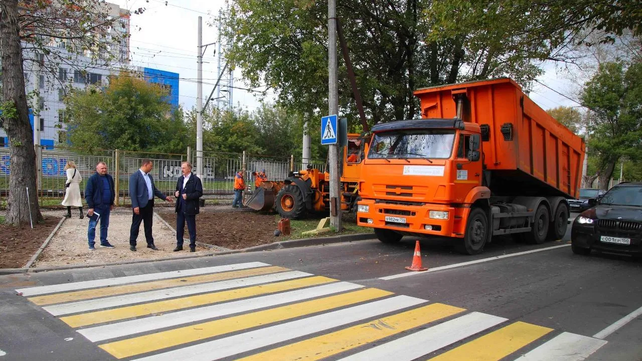 Асфальт уложили на тротуаре по улице Ленина в Люберцах