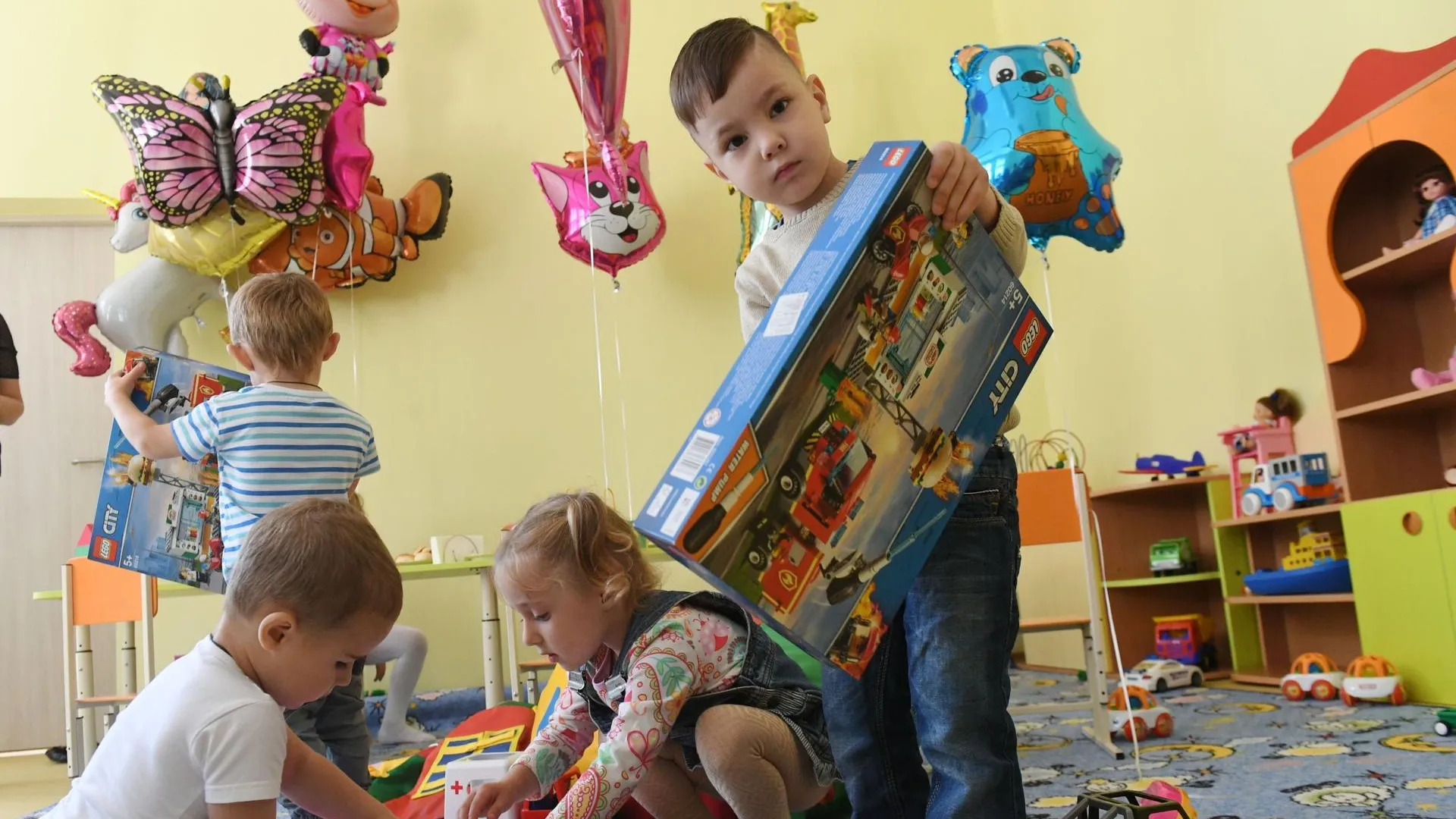 Воробьев назвал муниципалитеты, где не хватает детских садов