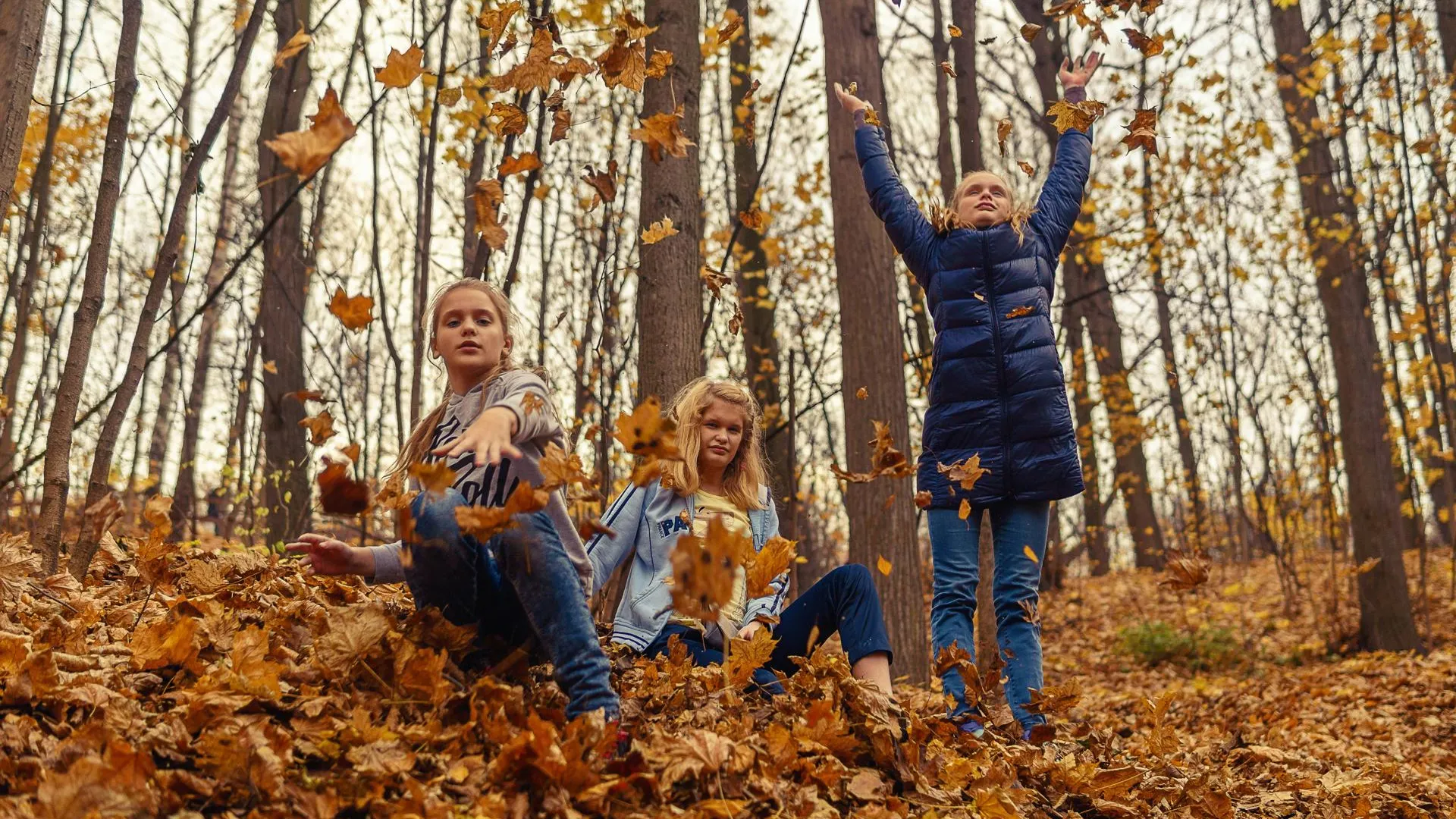«Завязывайте»: Влад Лисовец призвал россиян отказаться от фотосессий в листве