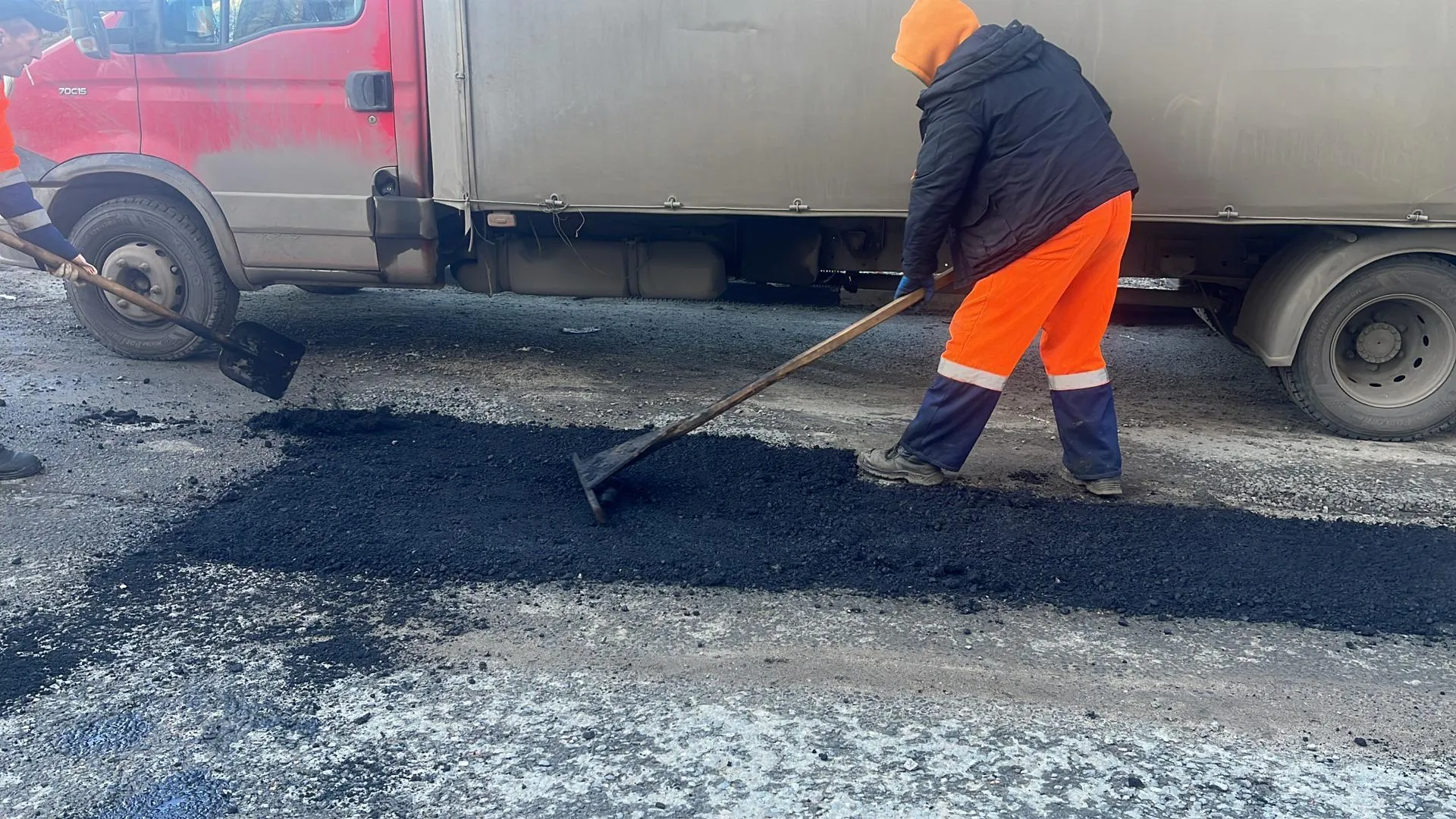 В Балашихе проводят ямочный ремонт