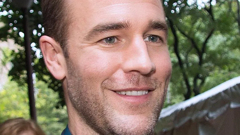 Звезда сериала «Бухта Доусона» Джеймс Ван Дер Бик умер в возрасте 48 лет