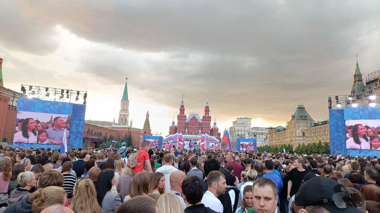 Делегация из Электростали посетила праздничный концерт на Красной площади