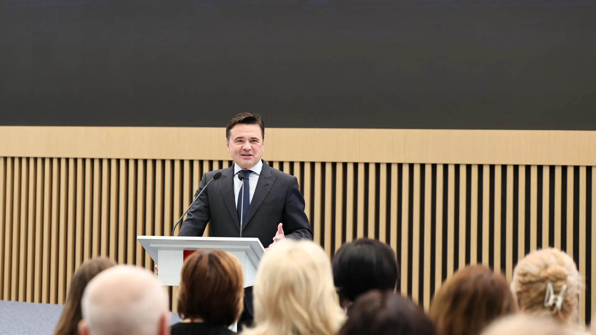 Губернатор Подмосковья Воробьев: нет разницы между приемными и родными детьми