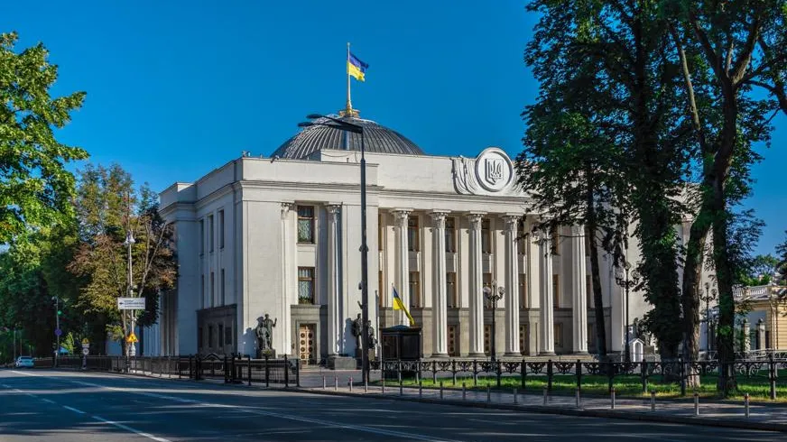 Кризис в Киеве: Рада ушла на длительные каникулы без принятия ключевых законов