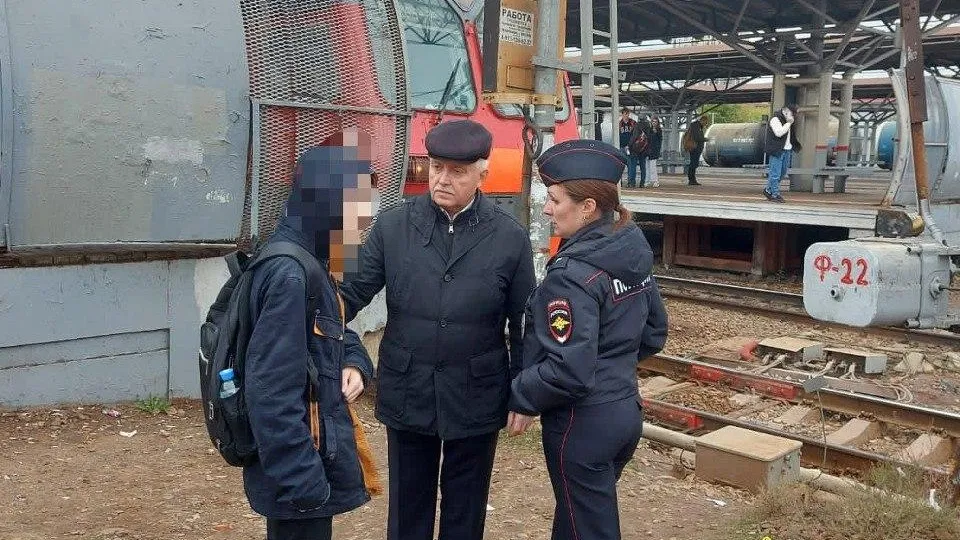 Двоих подростков задержали в Мытищах за переход ж/д путей в неустановленном месте