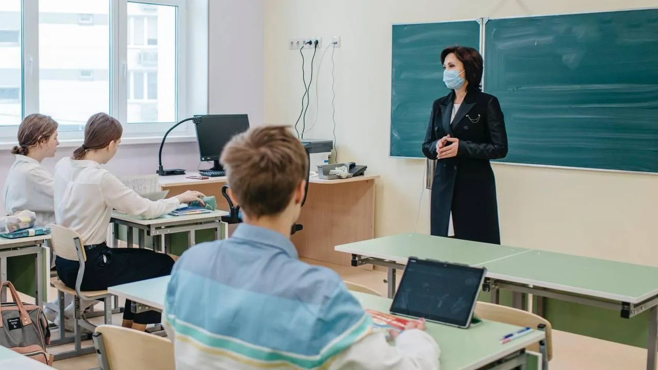 Учителя лучших школ Подмосковья получат дополнительные выплаты в сентябре