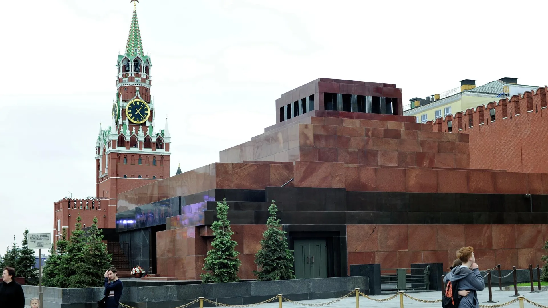 Мавзолей и некрополь у Кремлевской стены закроют для посетителей 16 и 17 марта