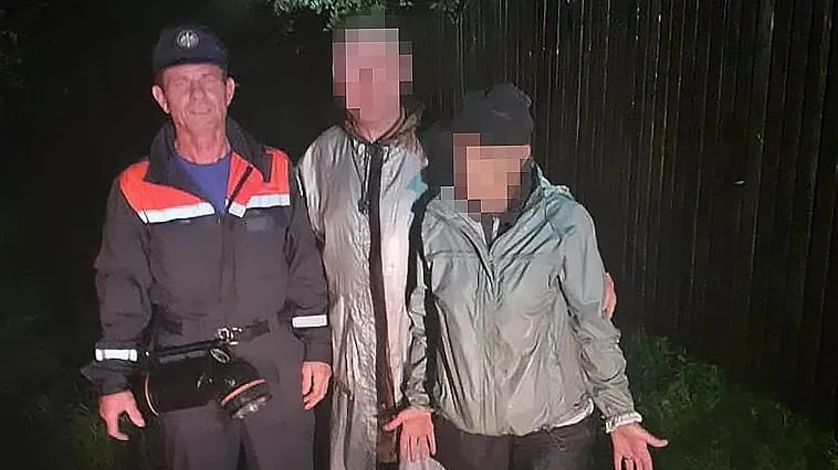 В Рузском округе пожарные вывели из леса заблудившихся грибников