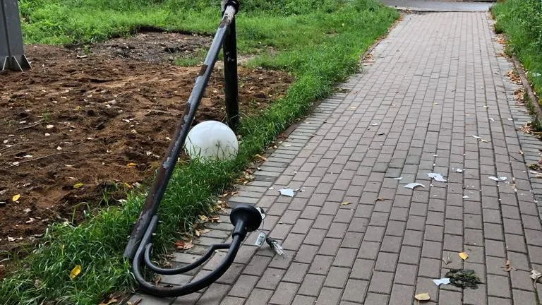 В Люберцах пожаловались в полицию на разбитые фонари