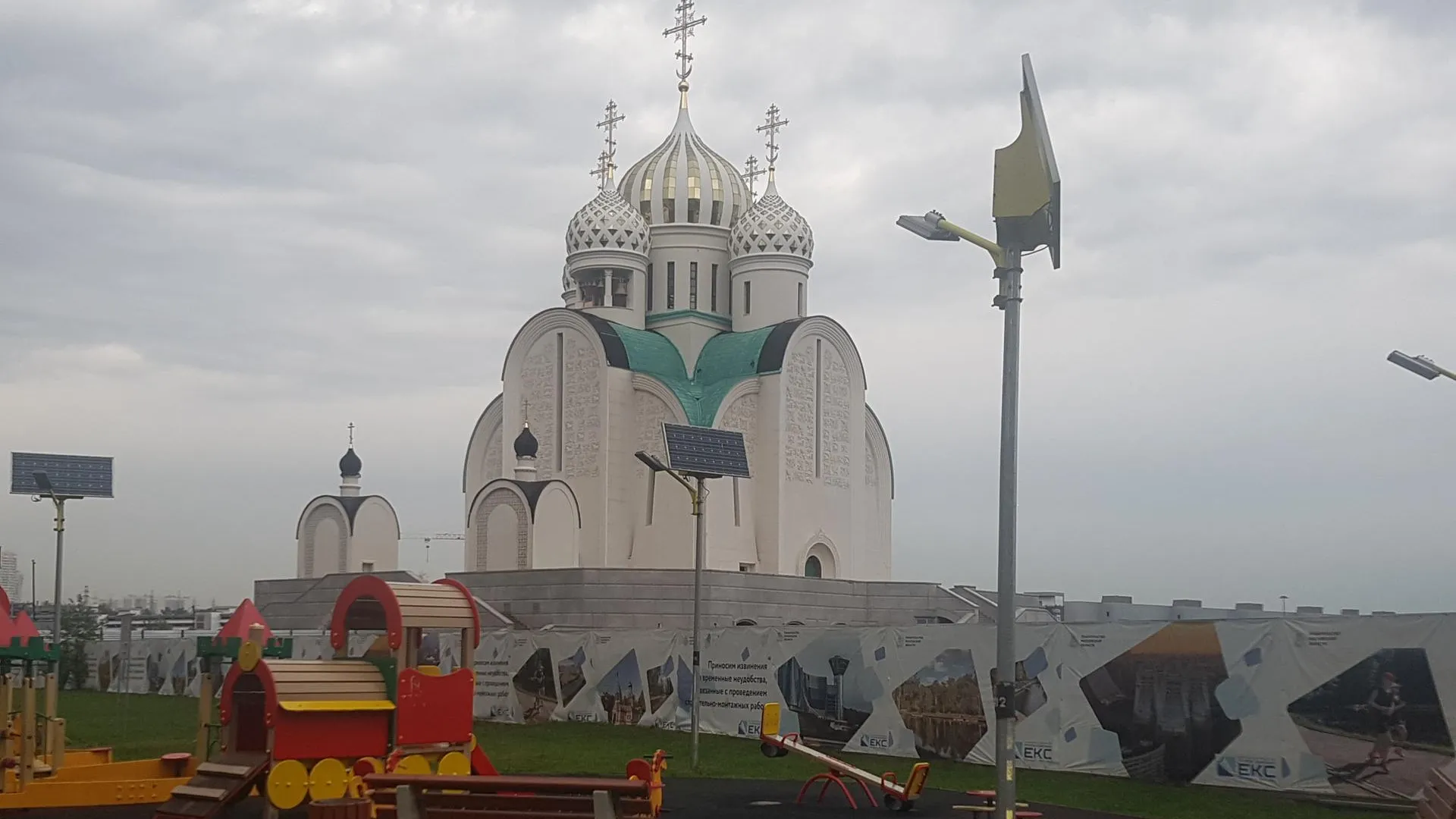 Детскую площадку и ландшафтный парк обустроят возле Никольского храма в Красногорске